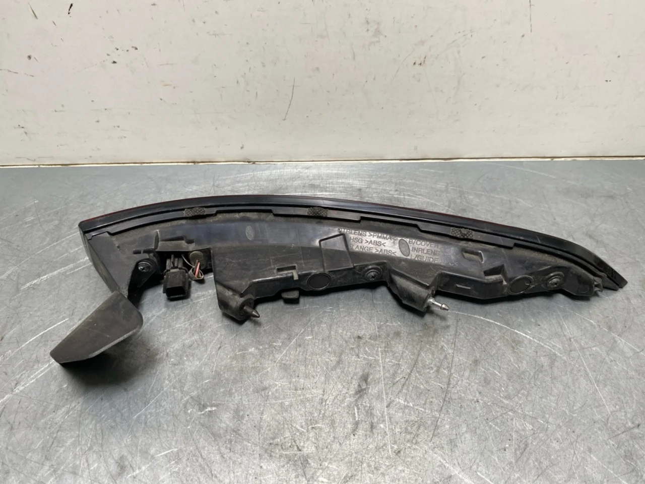 Hyundai KONA 2023- Left tail light view 2