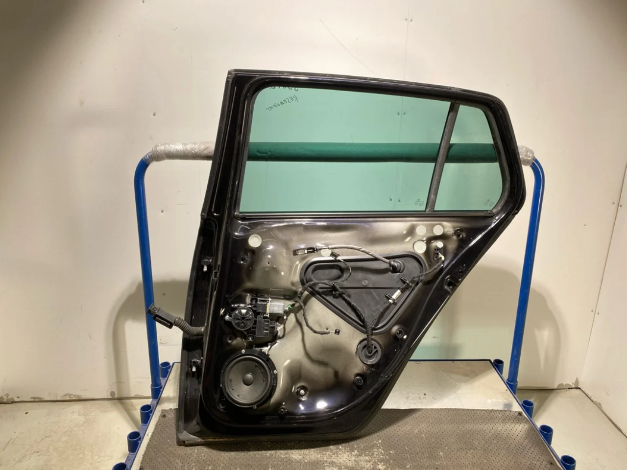 Volkswagen GOLF, E-GOLF VII 2013-20 Ajtó, 4 ajtós, hátsó, jobb nézet 2