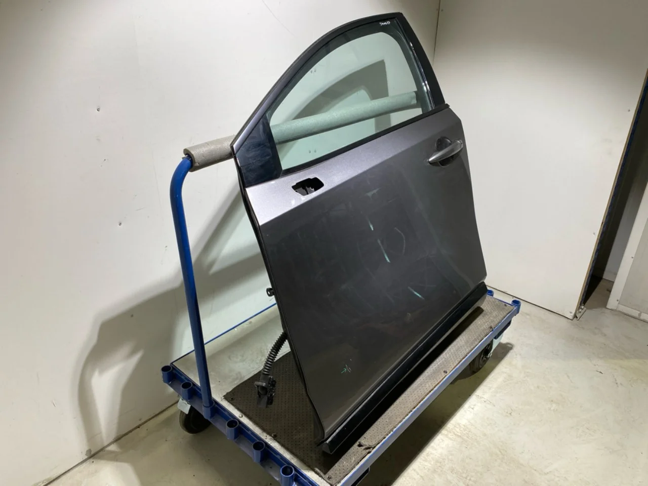 Nissan ARIYA 2021- Ajtó, 4 ajtós, első, bal nézet 2