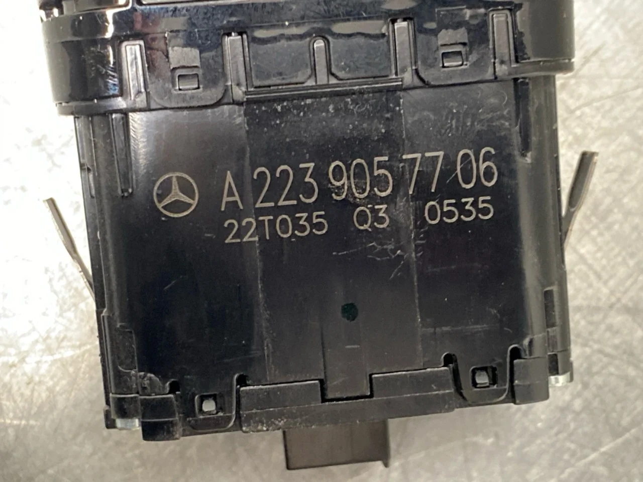 Mercedes EQS V297 2022- Rögzítőfék kapcsoló nézet 3