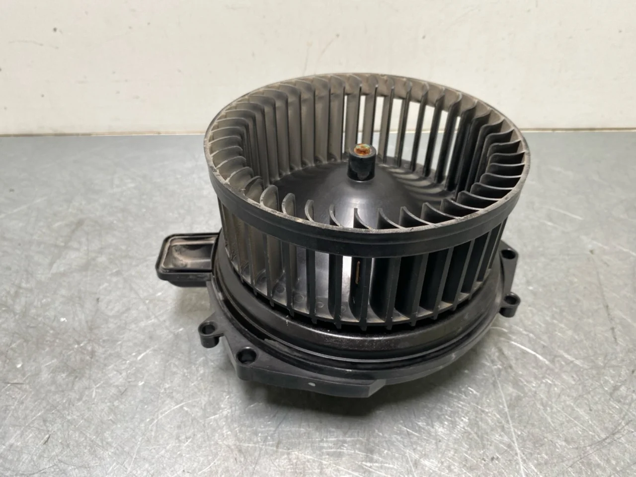 Mercedes EQS V297 2022- Fűtésventilátor motor nézet 2