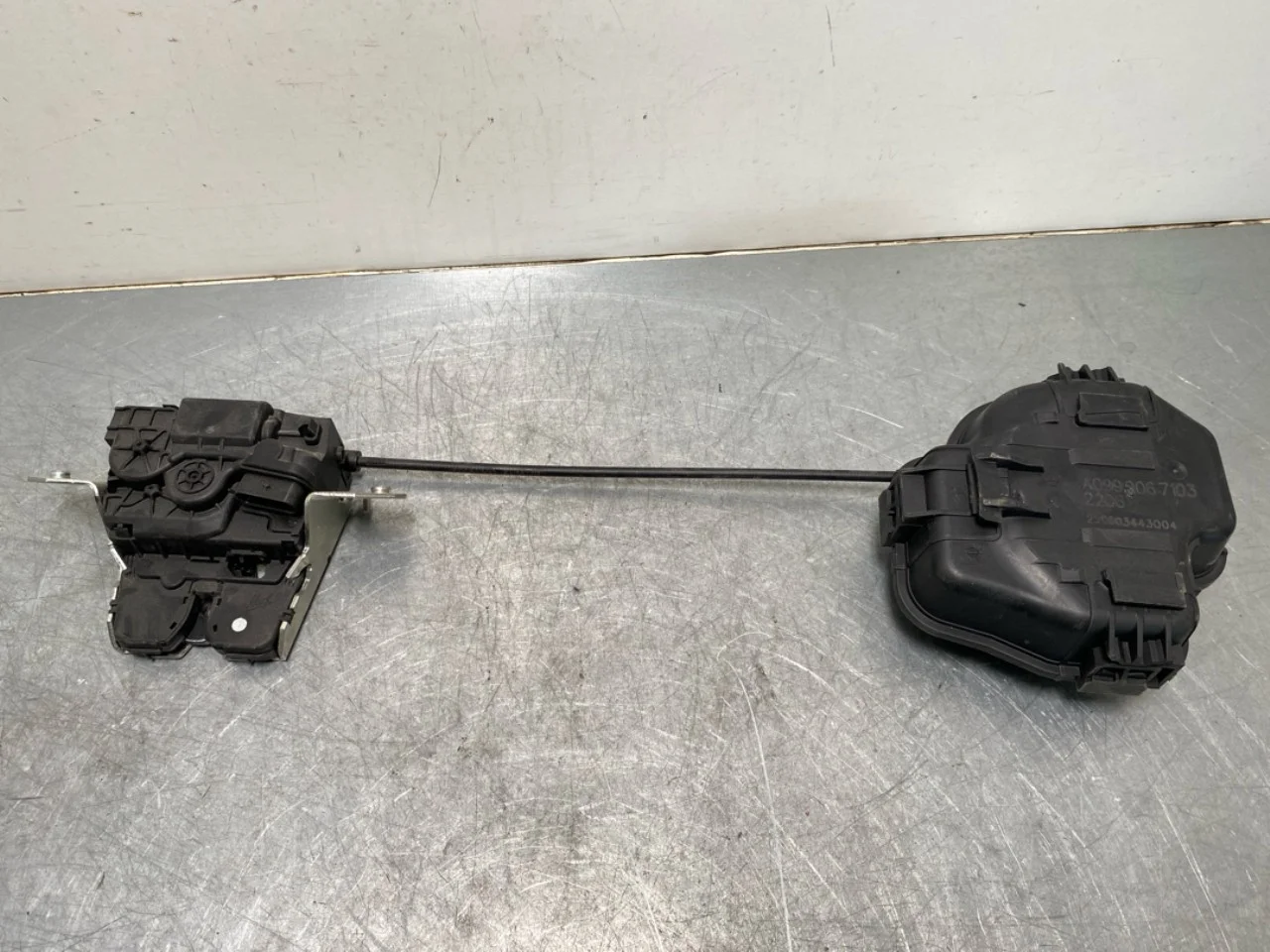 Mercedes EQS V297 2022- Tailgate lock