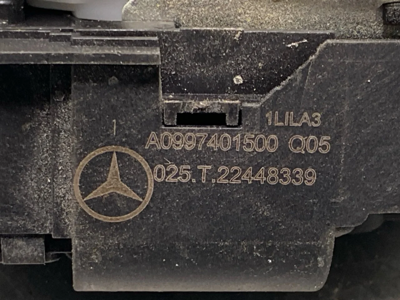 Mercedes EQS V297 2022- Tailgate lock view 3