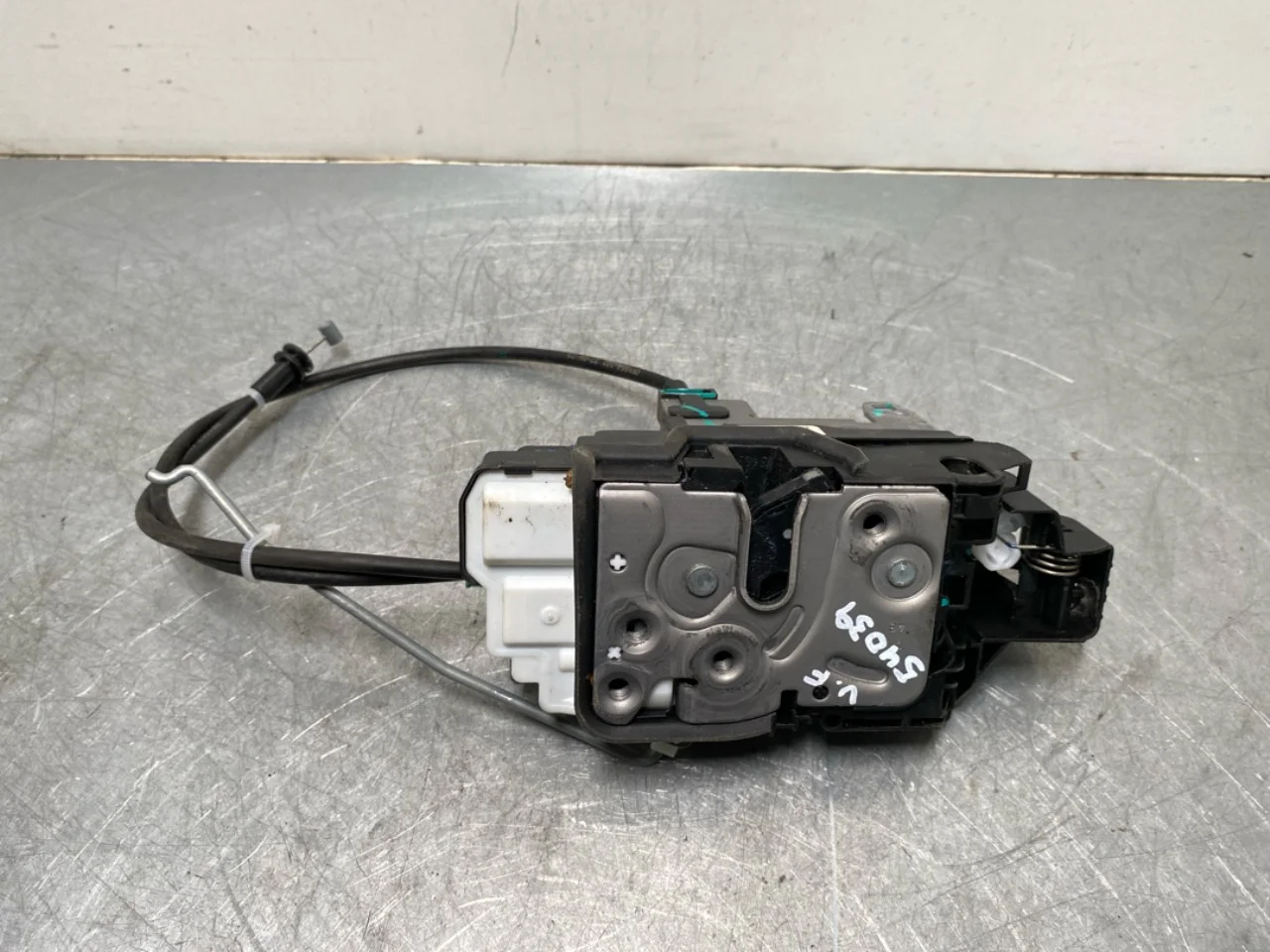 Polestar 2 2020- Door lock housing