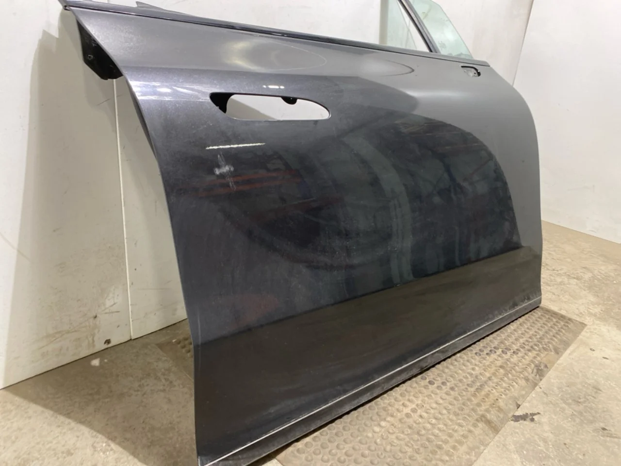 Mercedes EQS V297 2022- Door, 4-door, front right view 2