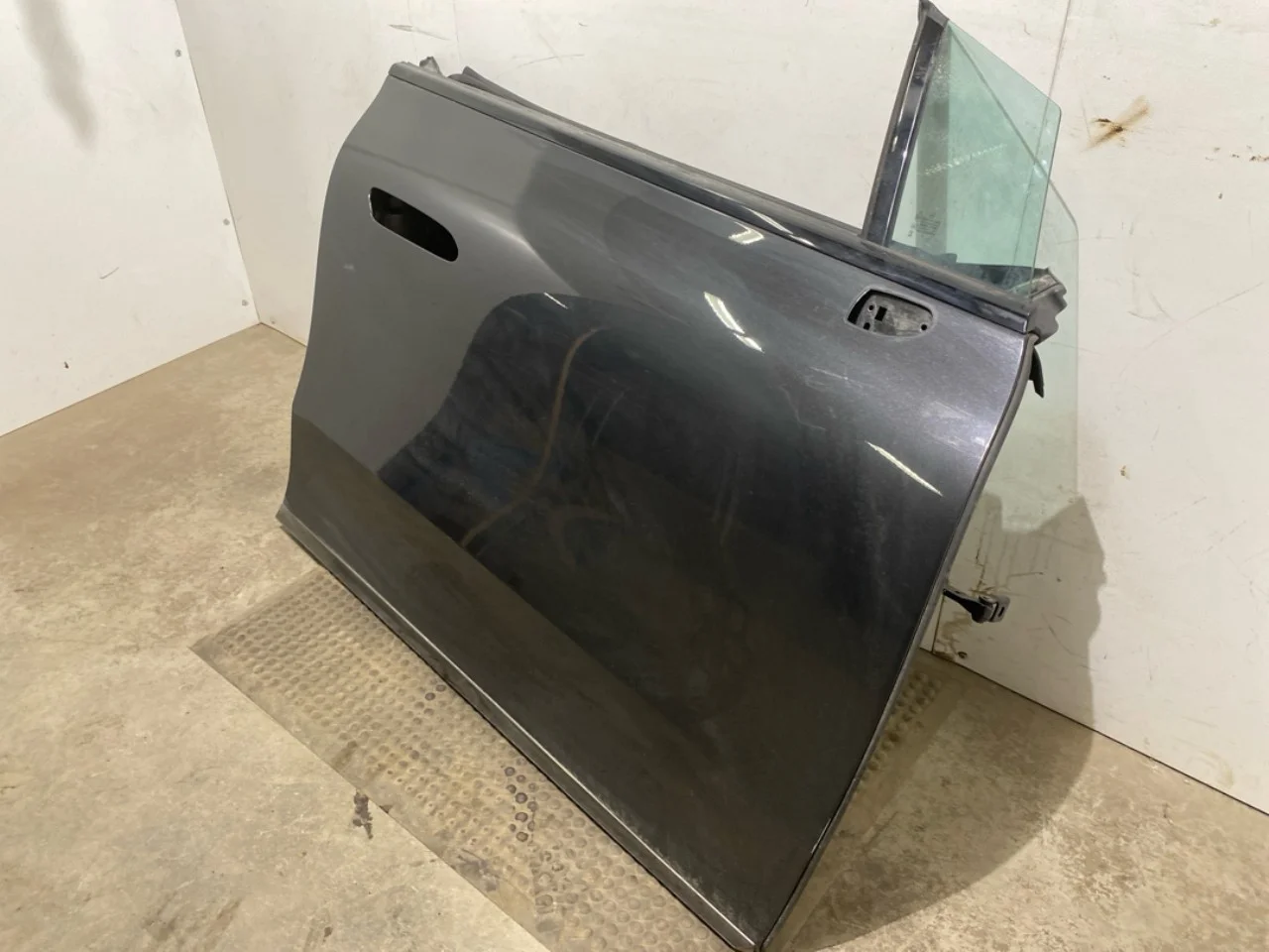Mercedes EQS V297 2022- Door, 4-door, front right view 3