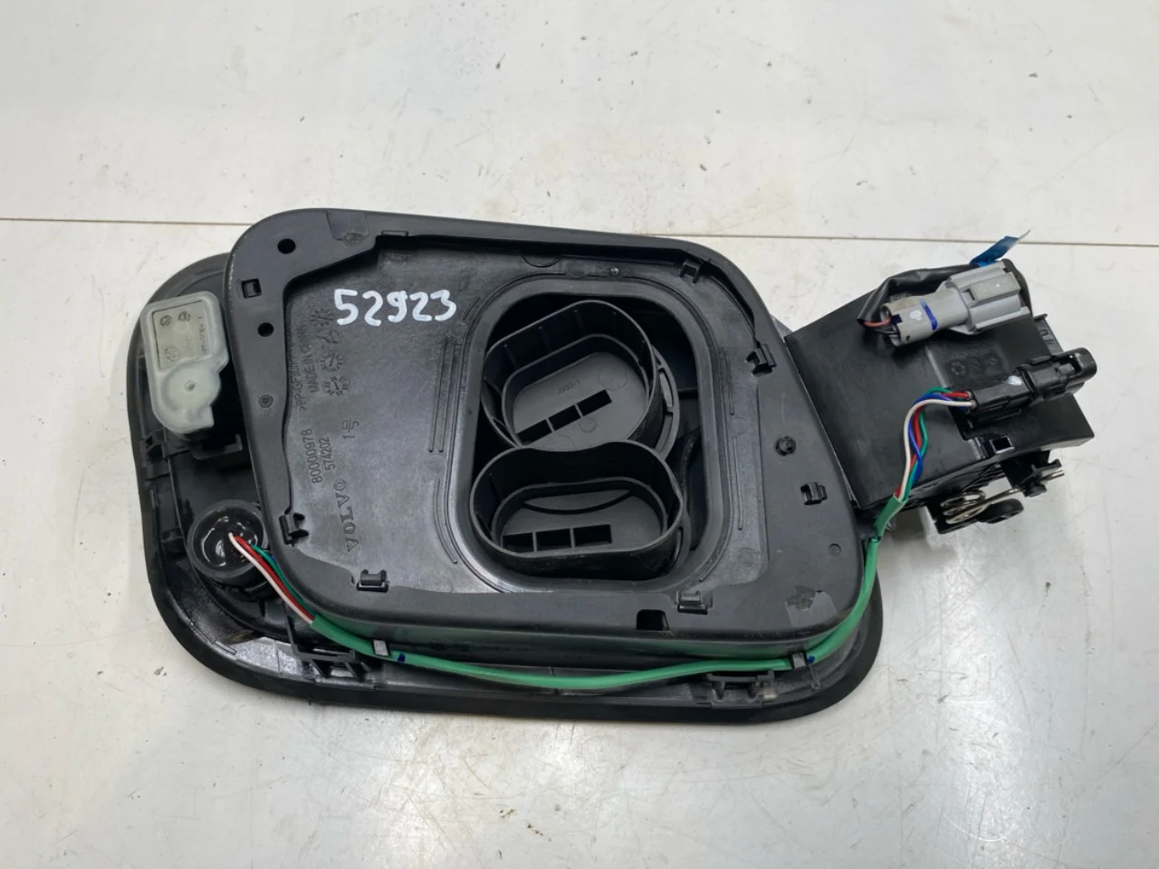 Volvo EX30 2024- Capac port încărcare, electric / hibrid vedere 3