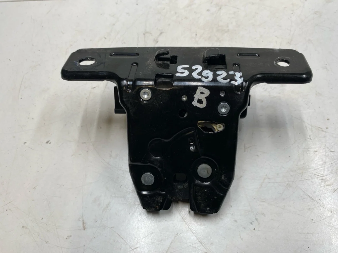 Volvo EX30 2024- Tailgate lock