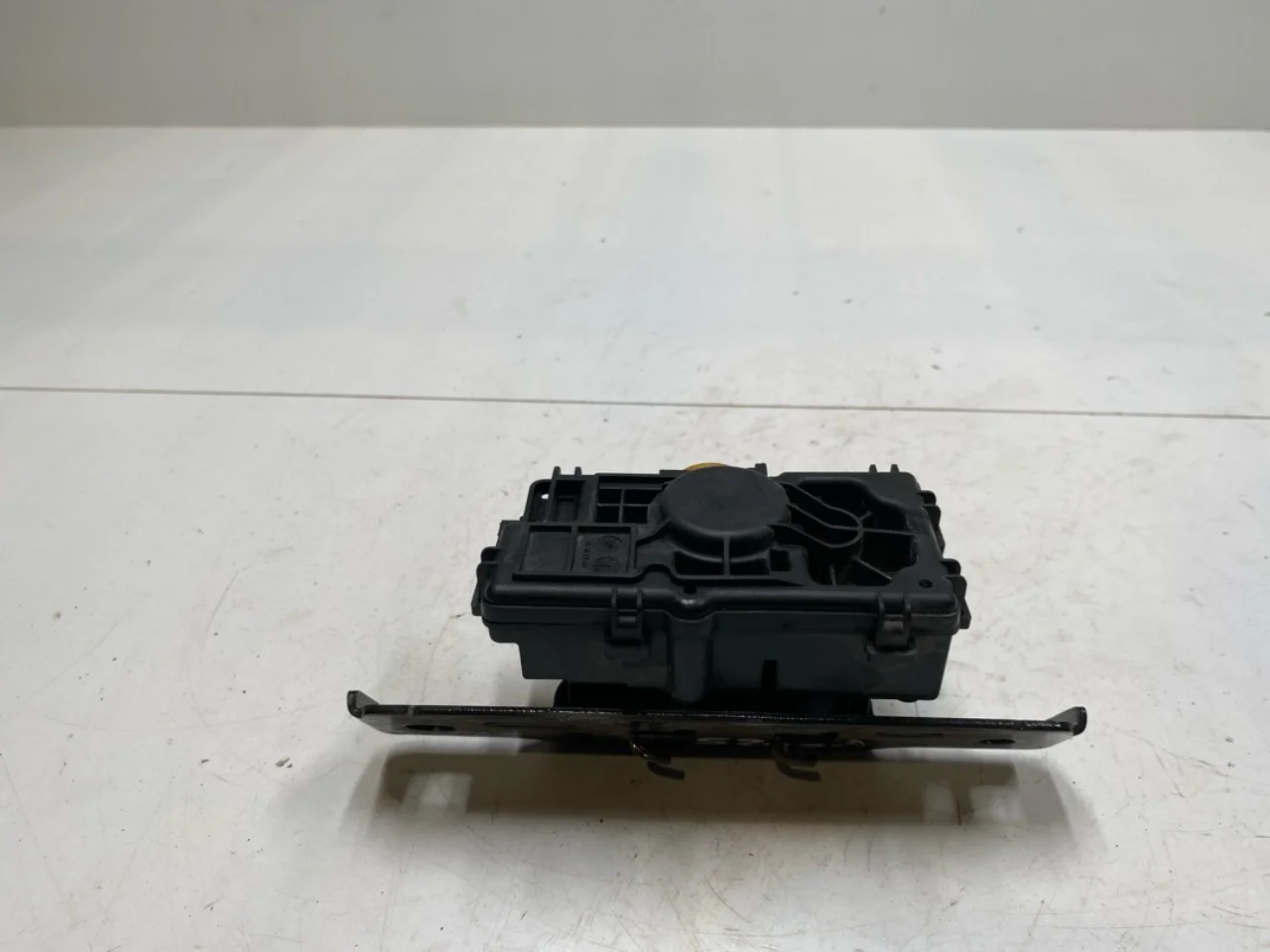 Volvo EX30 2024- Tailgate lock view 3