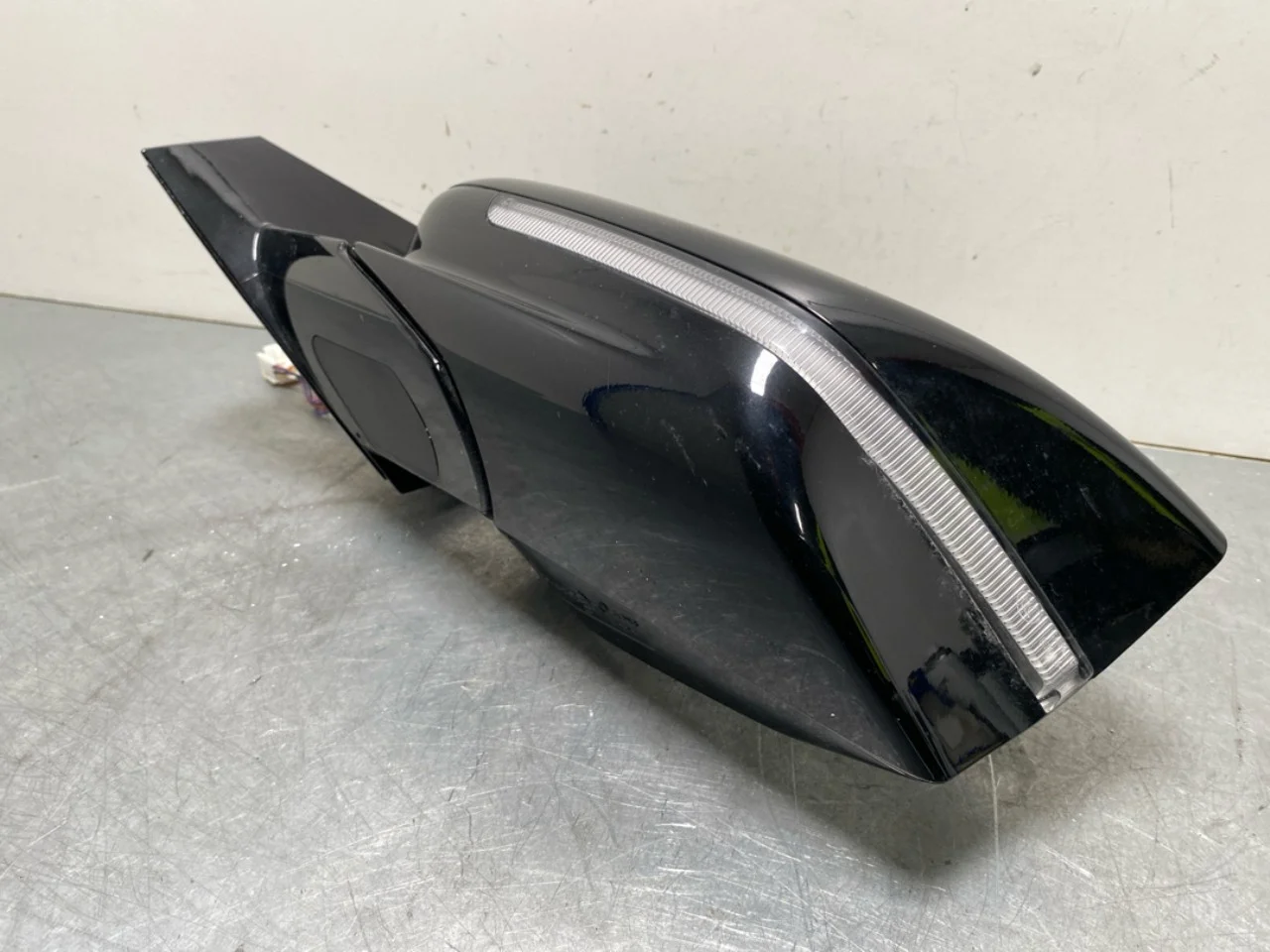 Kia EV6 2022- Left power mirror view 3