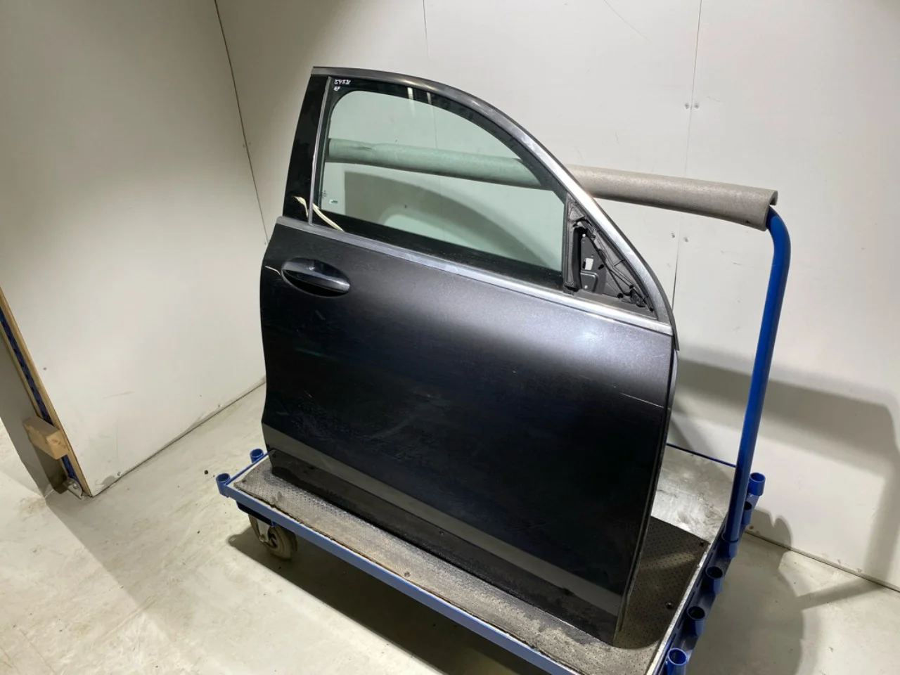 Mercedes EQC 2020- Ajtó, 4 ajtós, első, jobb nézet 3