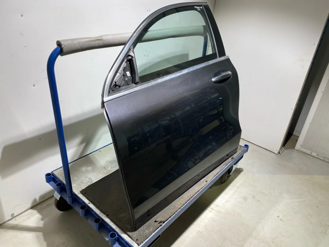Mercedes EQC 2020- Ajtó, 4 ajtós, első, bal nézet 2