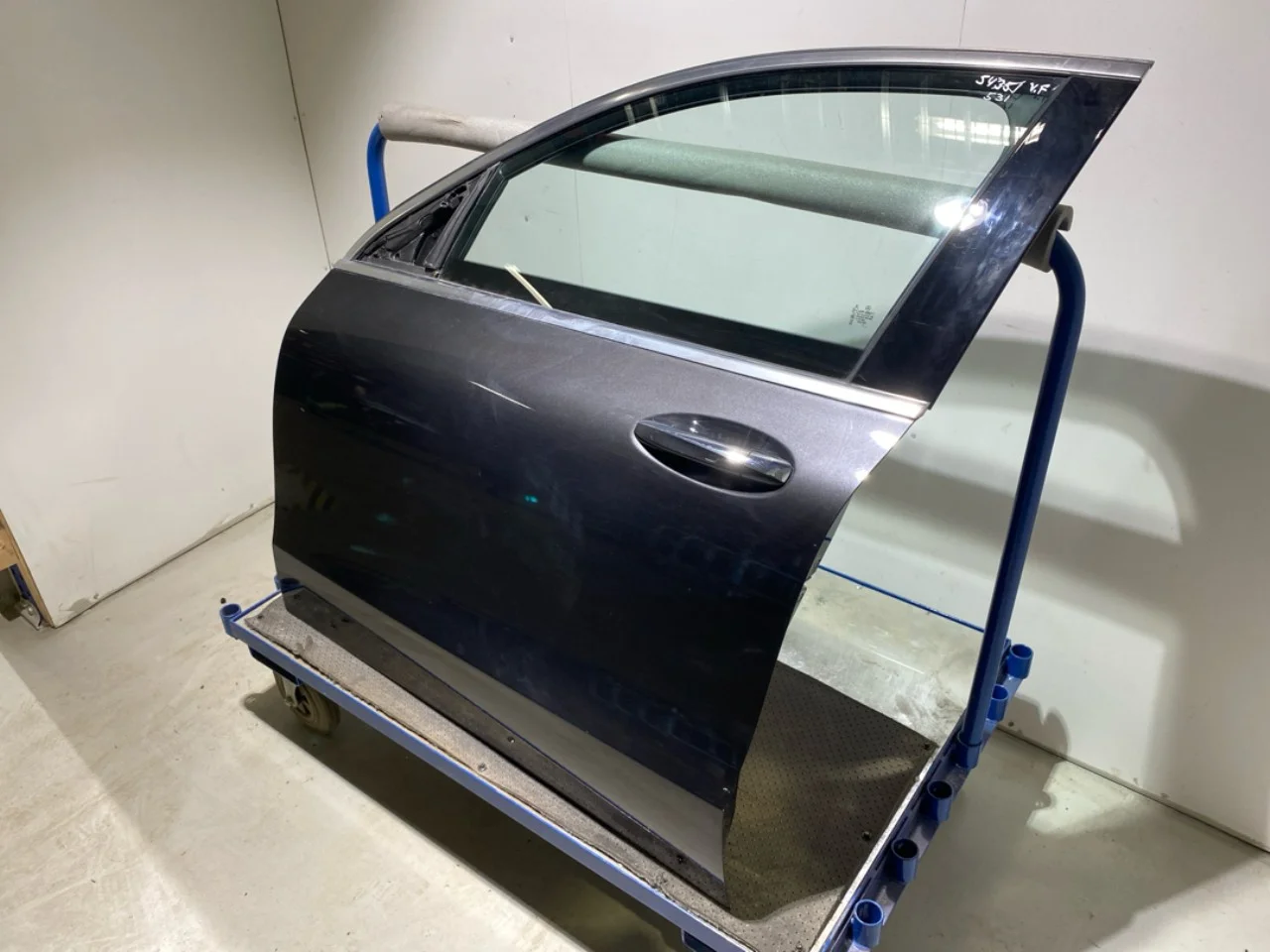 Mercedes EQC 2020- Ajtó, 4 ajtós, első, bal nézet 3