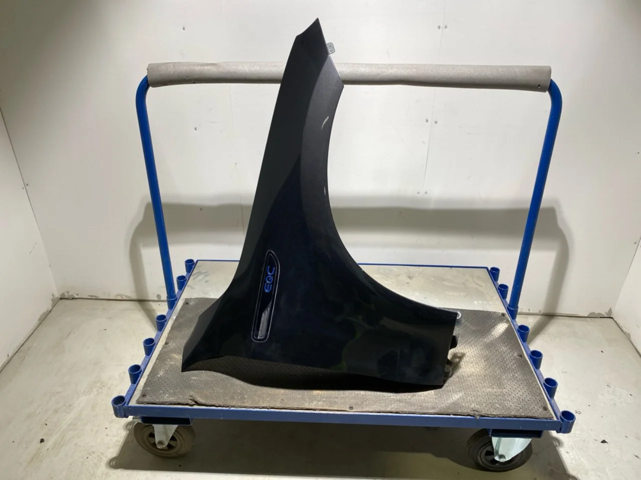 Mercedes EQC 2020- Front right fender