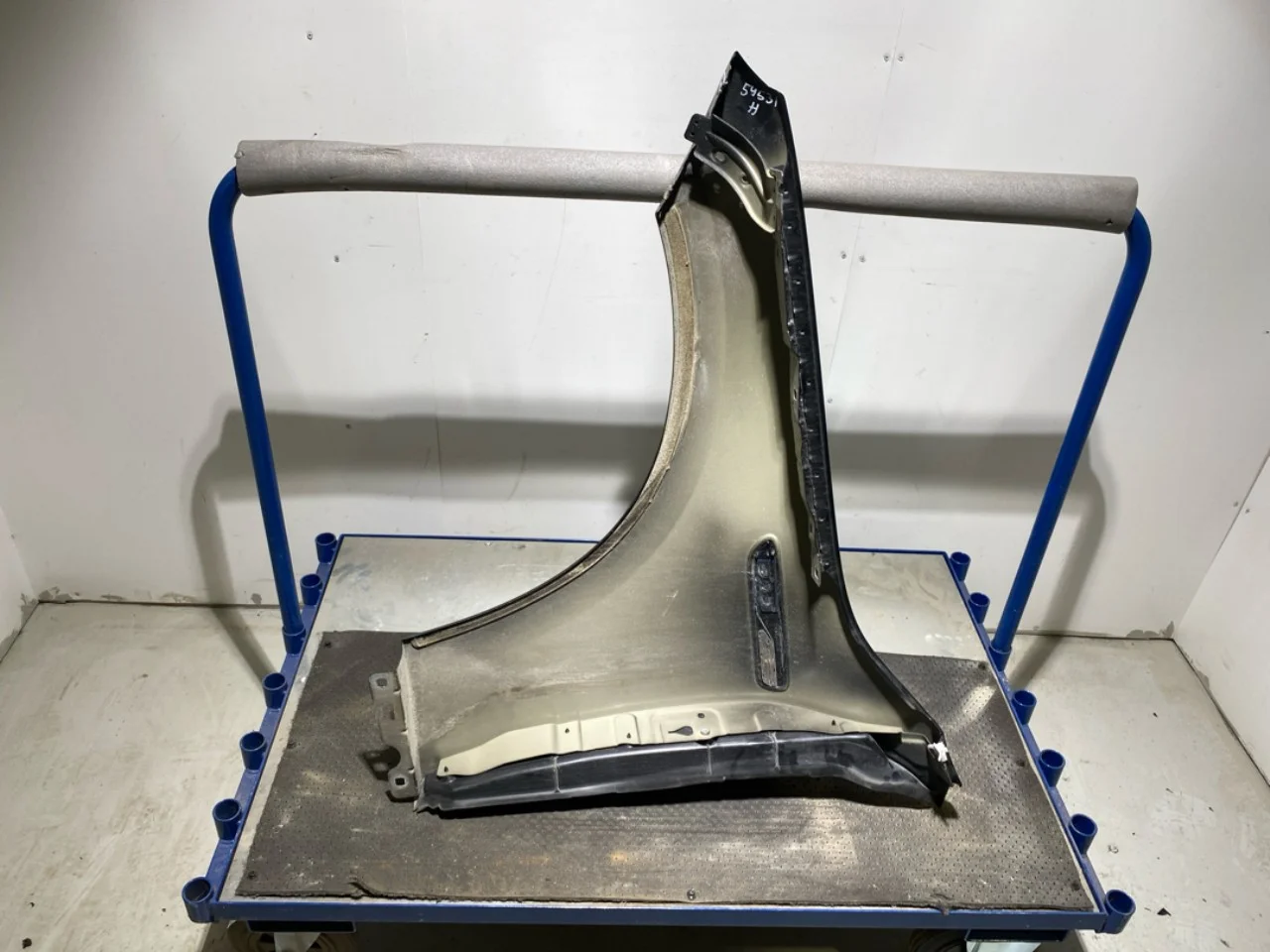 Mercedes EQC 2020- Front right fender view 4