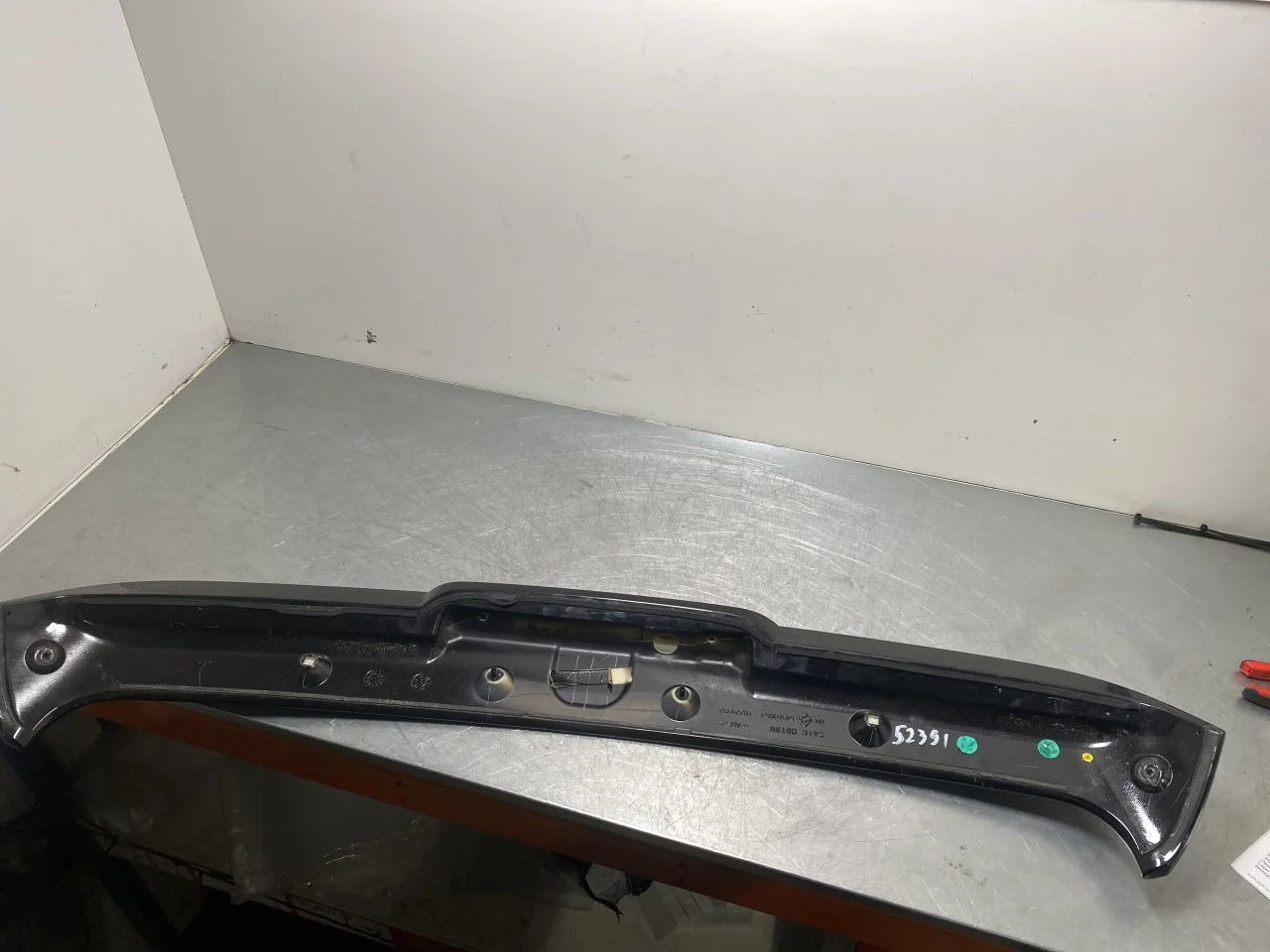 Mg ZS EV 2020- Spoiler, tailgate view 2