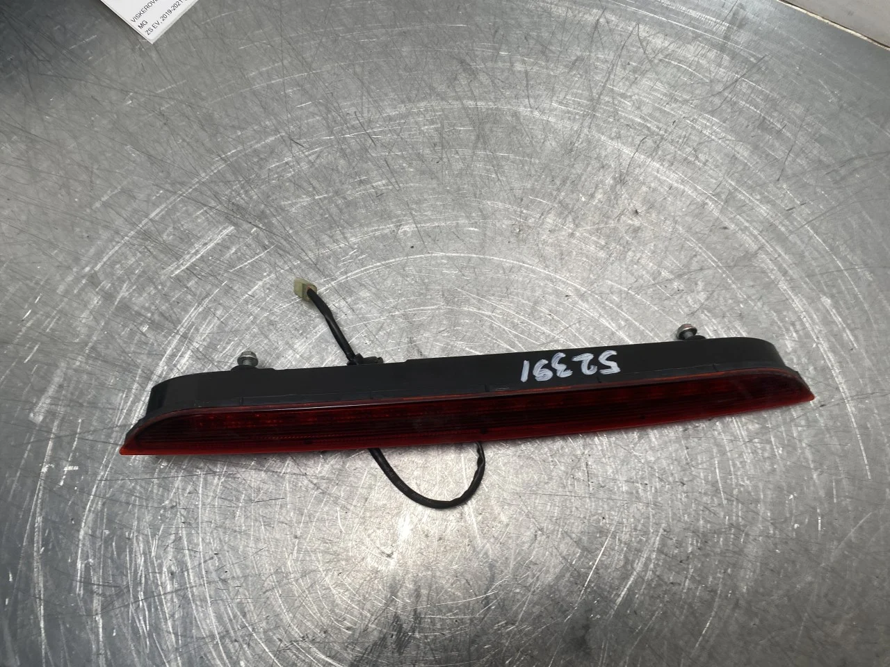 Mg ZS EV 2020- Rear window brake light view 2
