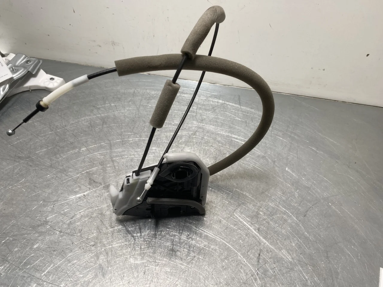 Nissan ARIYA 2021- Door lock housing view 2