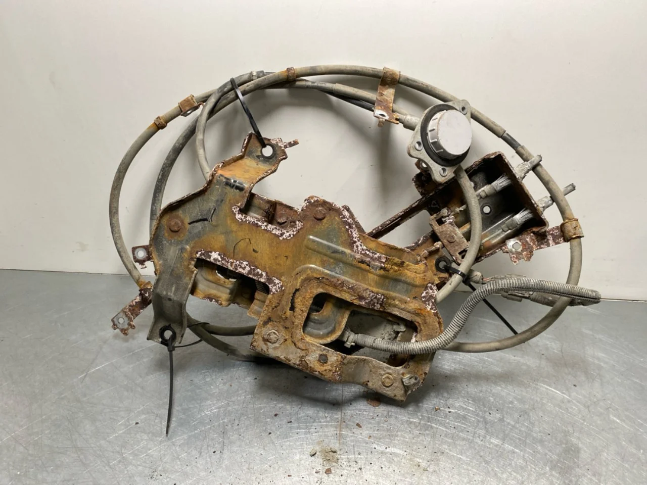 Nissan LEAF 2011-17 Parking brake motor unit view 2