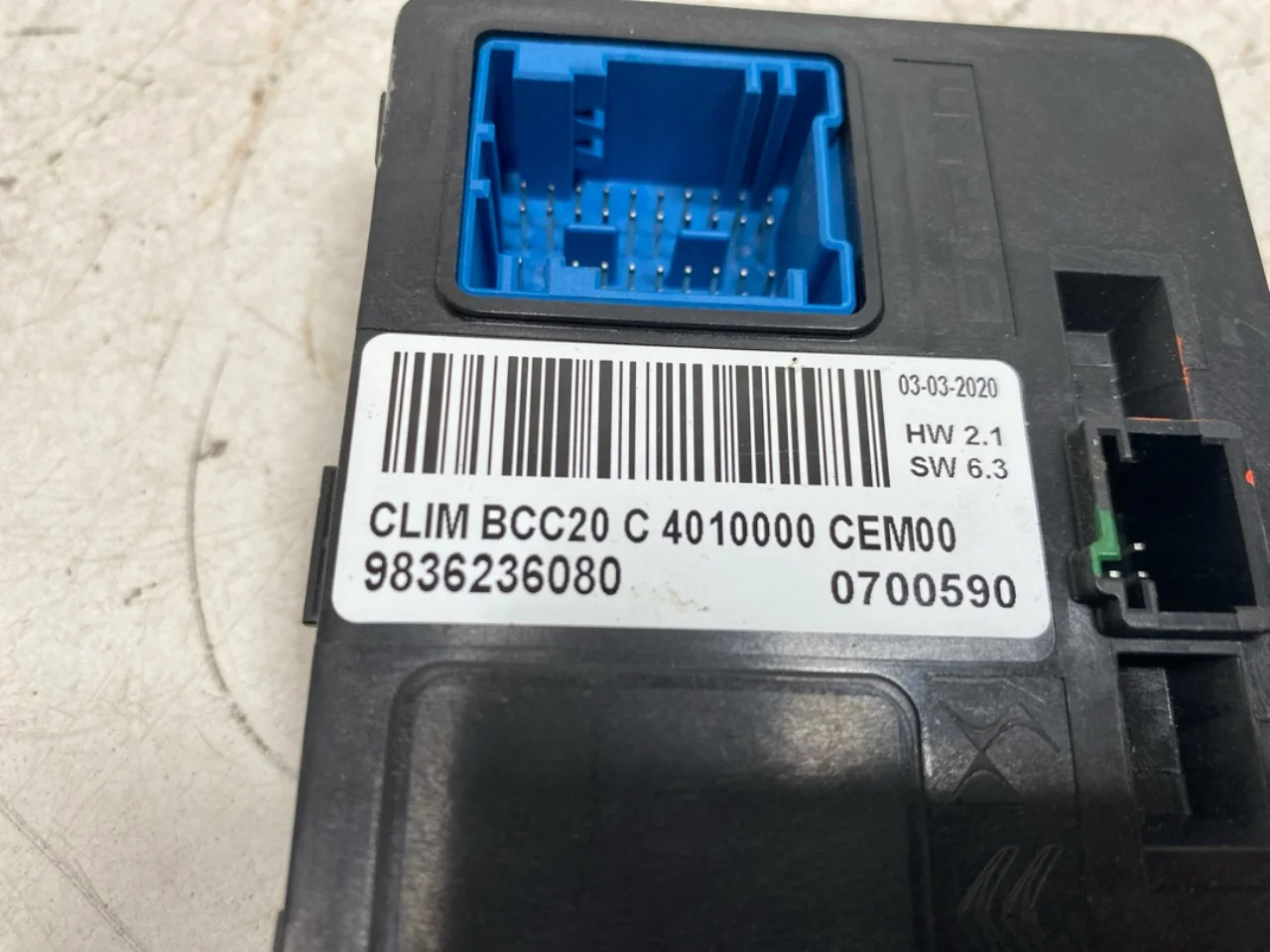 Peugeot 208/E-208 2020-> Climate control unit view 4