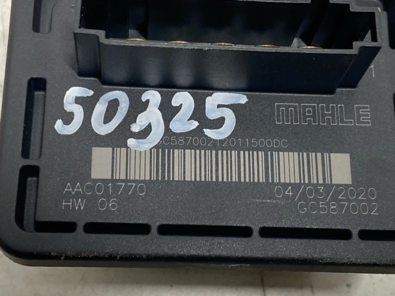 Peugeot 208/E-208 2020-> Fűtésventilátor előtét ellenállás nézet 4