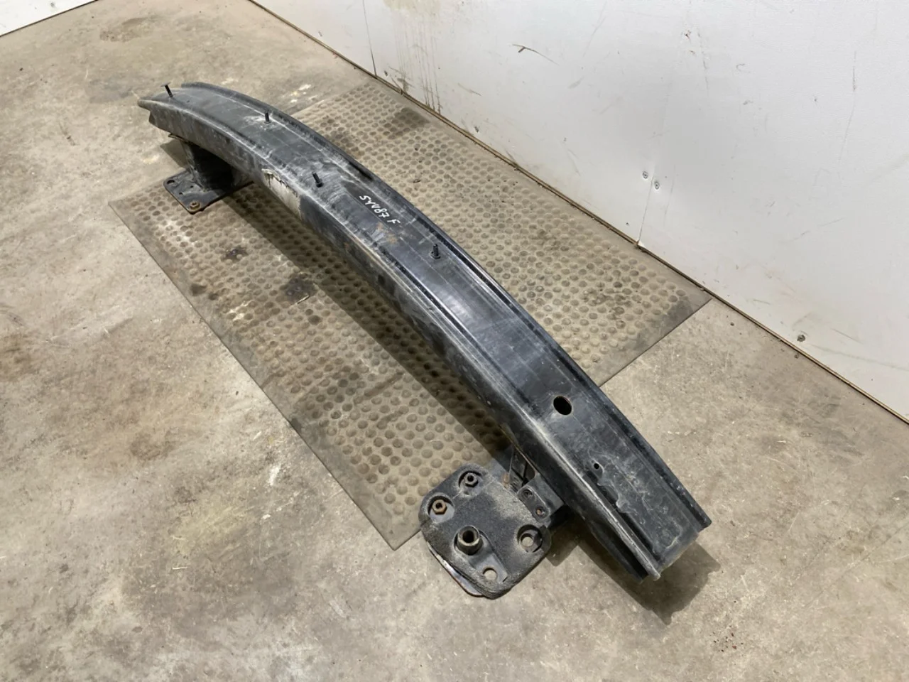 Tesla MODEL S 2013- Bumper reinforcement beam, front view 3