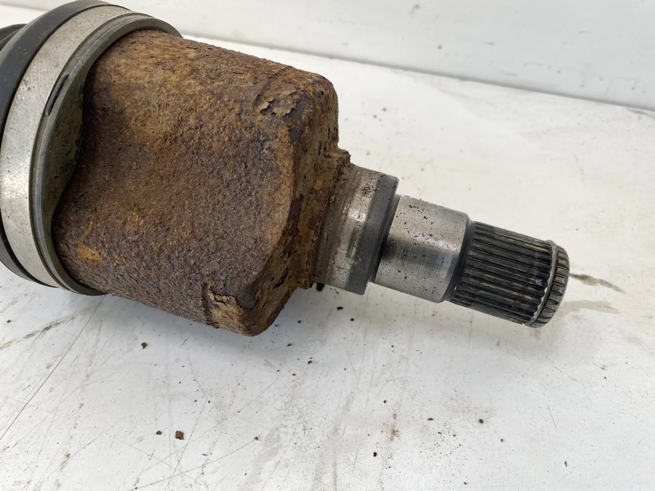 Byd TANG 2021->> Rear right driveshaft view 2