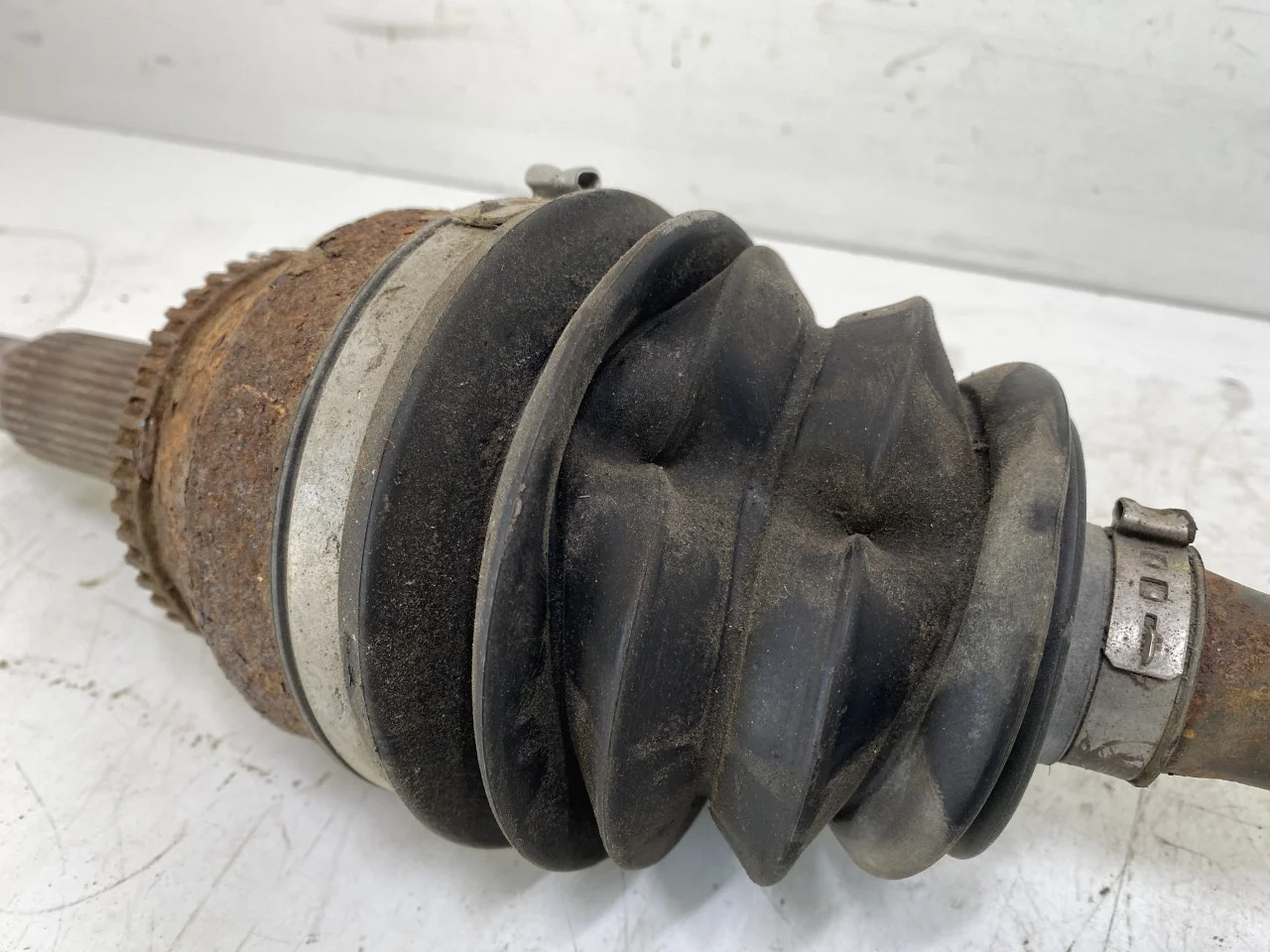 Byd TANG 2021->> Rear right driveshaft view 4