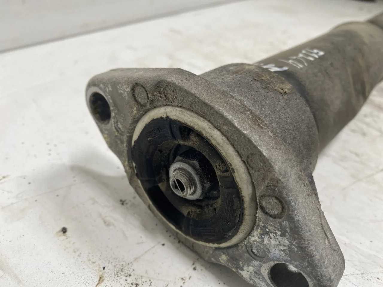 Mercedes EQC 2020- Shock absorber, rear view 4