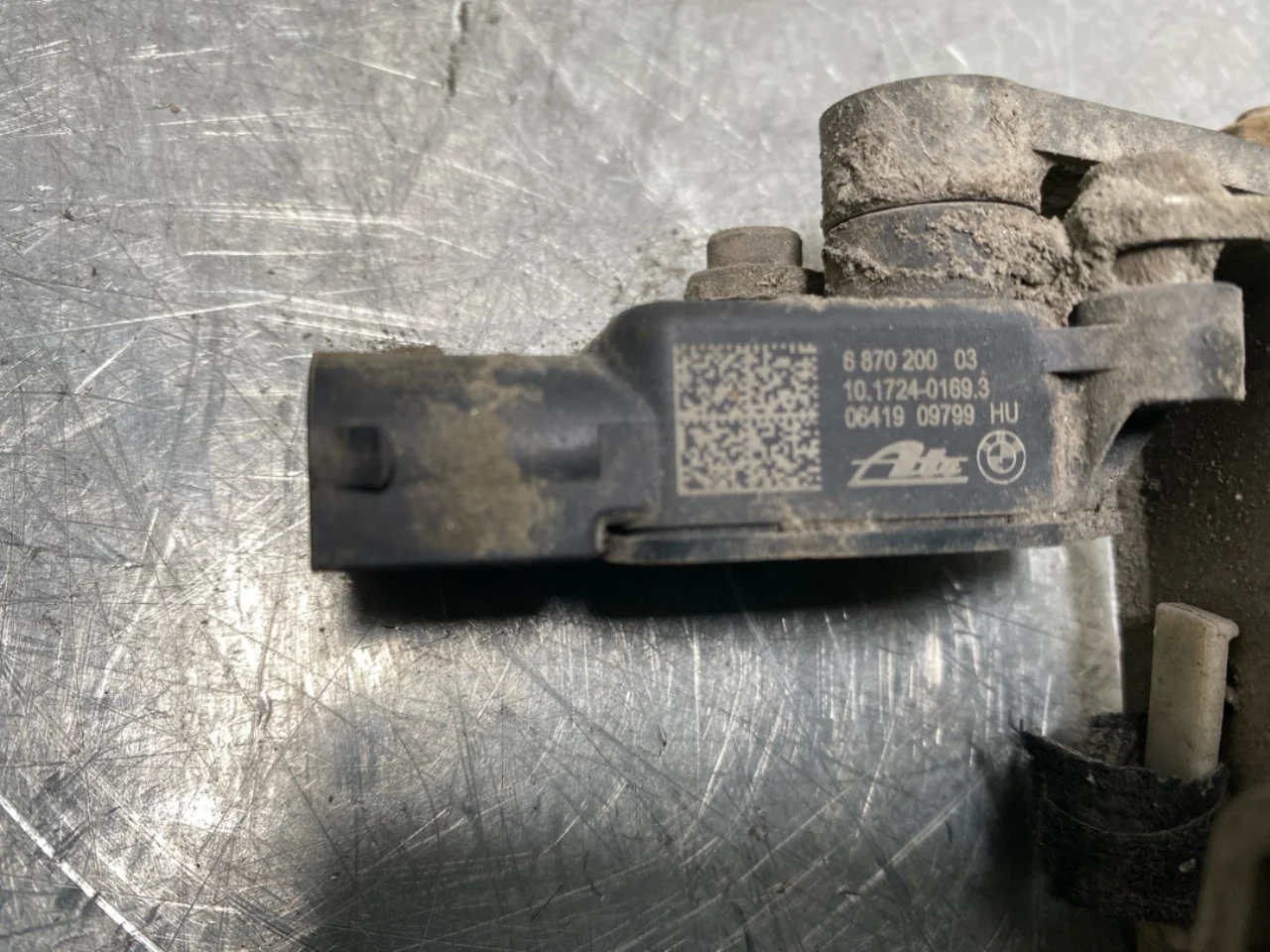 BMW I3 I01 2013-22 Level control / air suspension sensor view 2