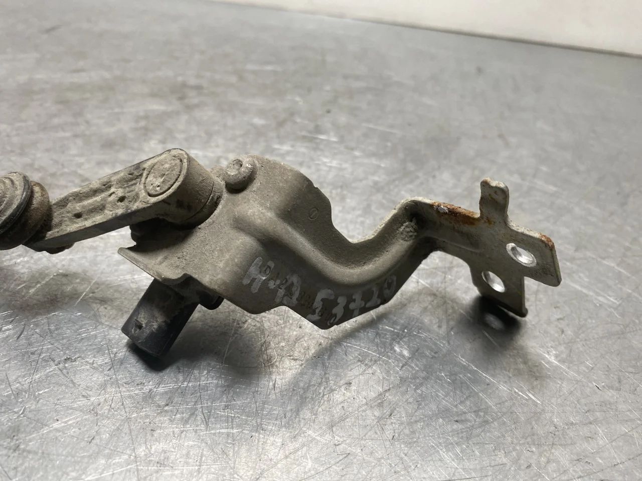 Mercedes EQA H243 2021- Level control / air suspension sensor view 2