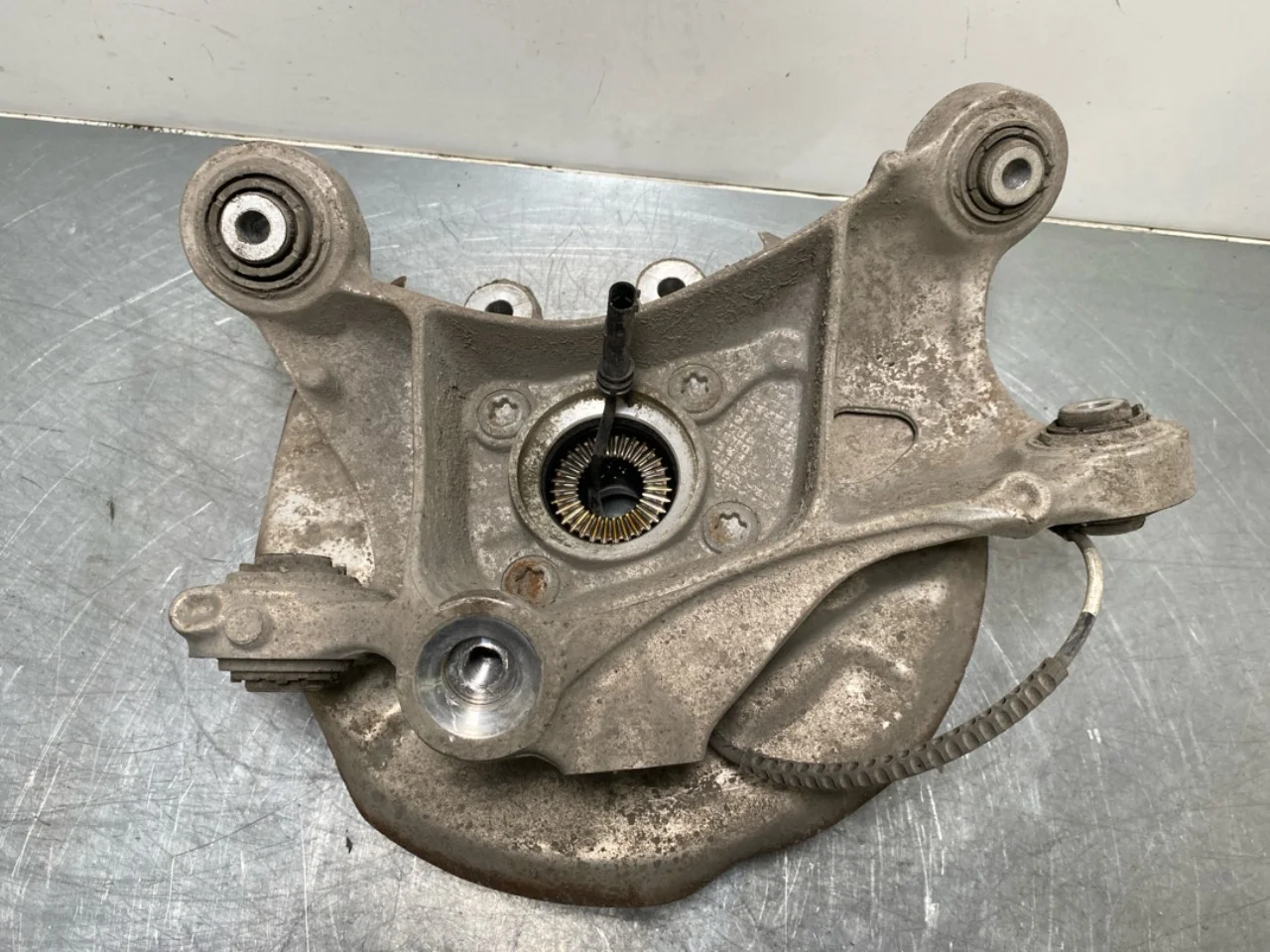 BMW I3 I01 2013-22 Stub axle carrier, right rear view 2