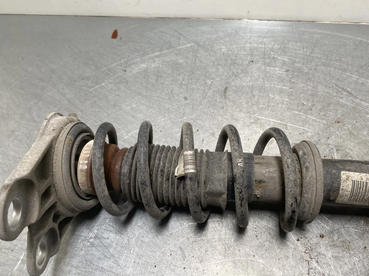BMW I3 I01 2013-22 Amortizor tip McPherson, spate dreapta vedere 4