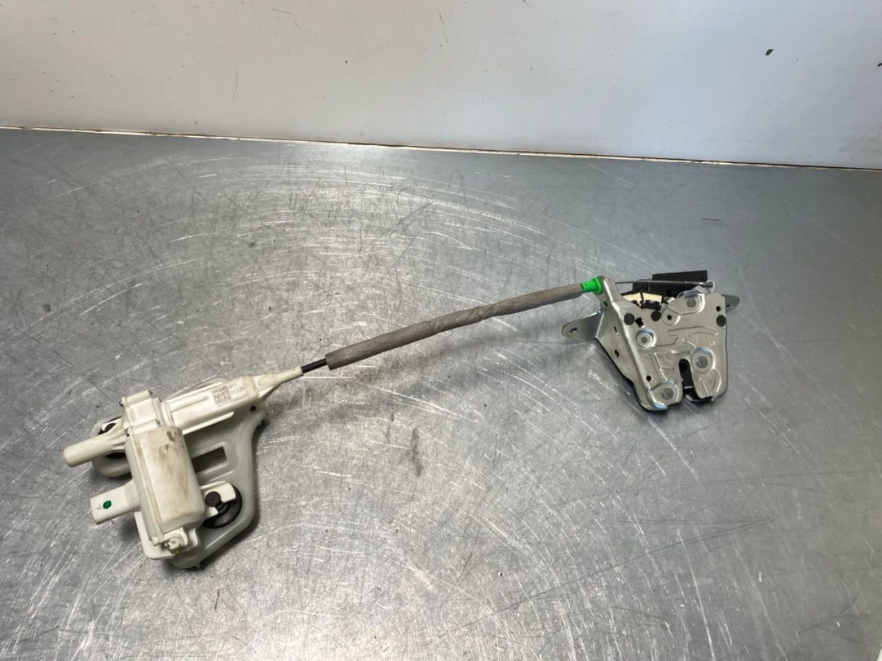 Mercedes EQA H243 2021- Tailgate lock