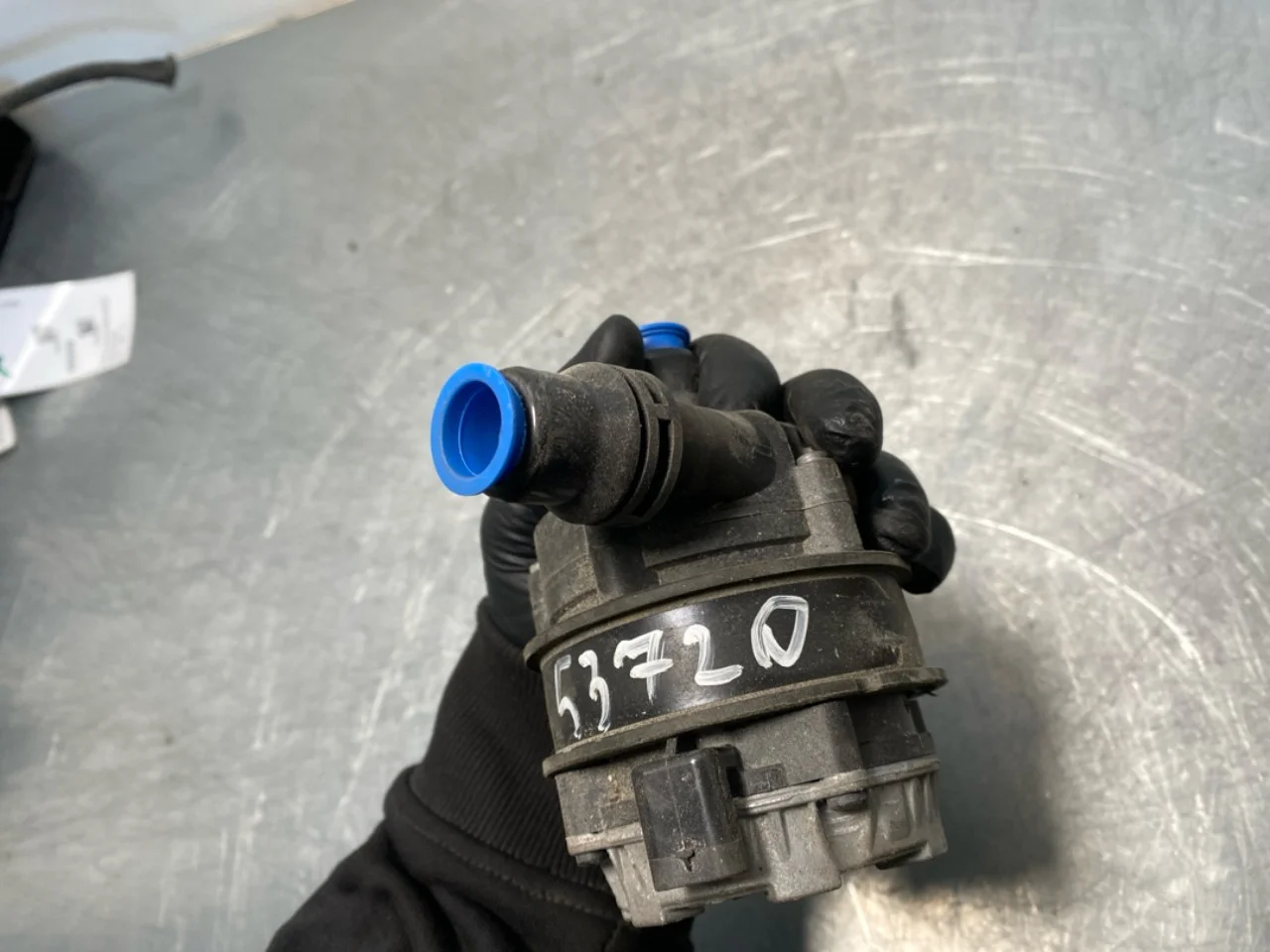 Mercedes EQA H243 2021- Circulation pump view 3