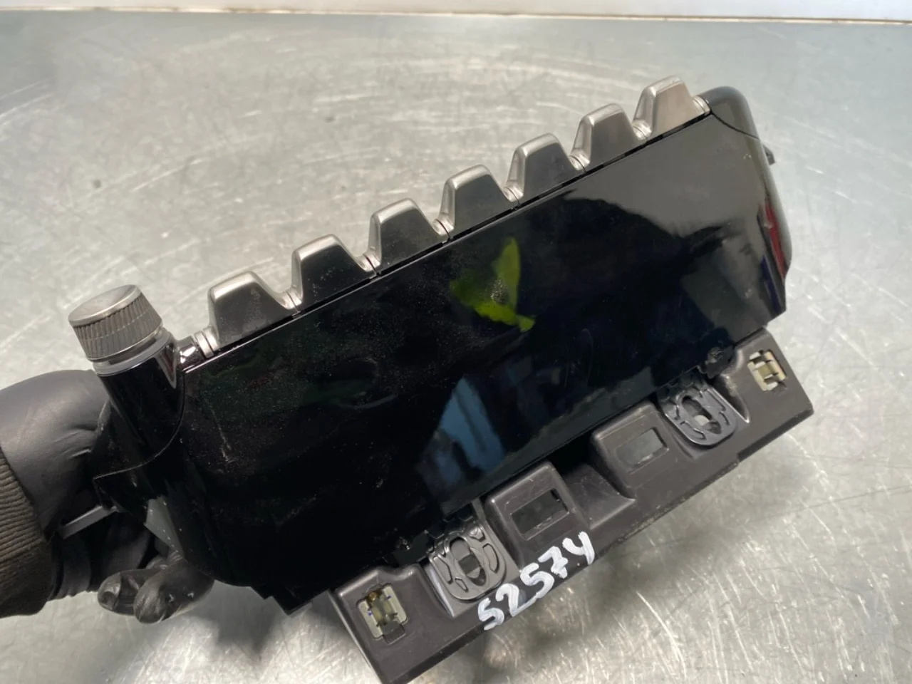 Peugeot 2008/E-2008 2020-> Heater control unit view 3