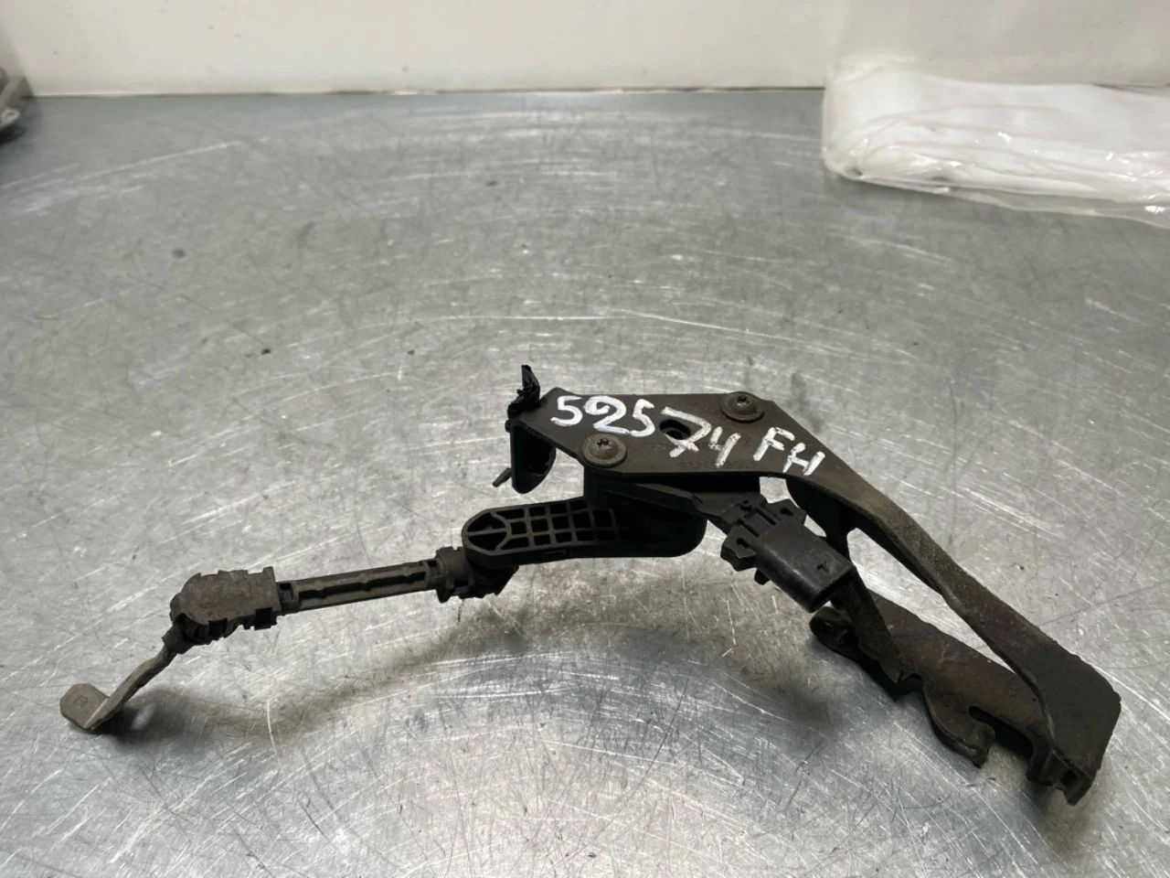 Peugeot 2008/E-2008 2020-> Level control / air suspension sensor