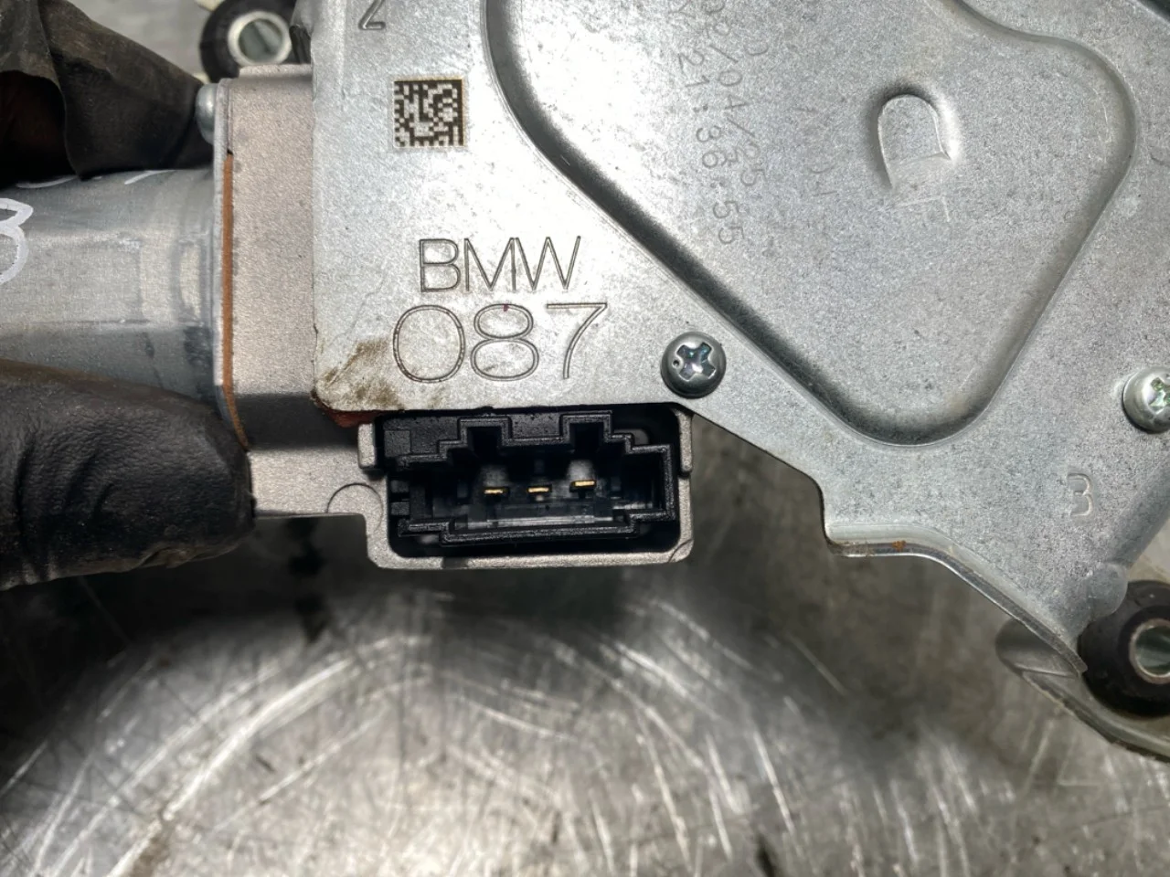 BMW IX 2022- Ablaktörlő motor, csomagtérajtó nézet 3