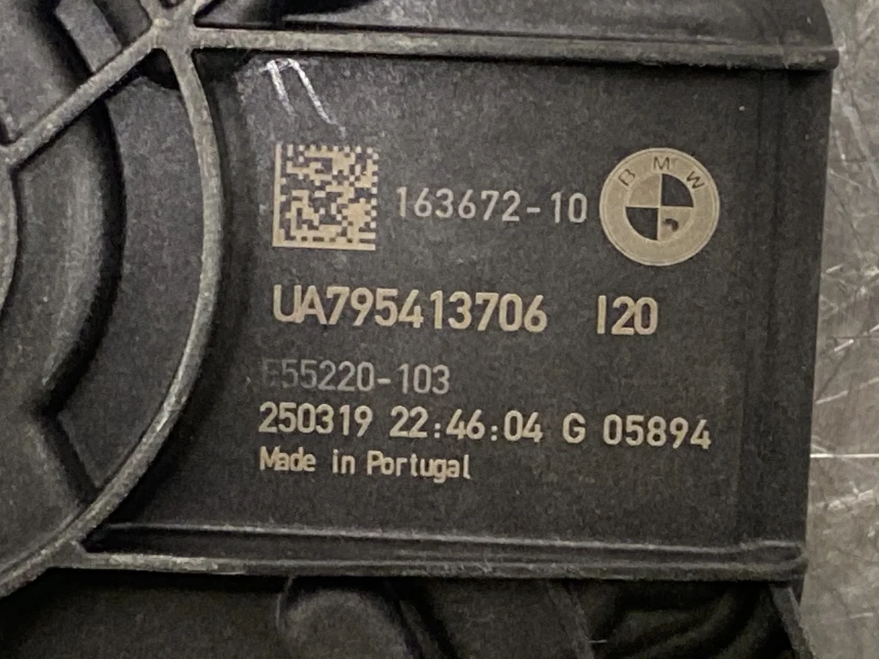 BMW IX 2022- Központi zár motor, csomagtérajtó nézet 3