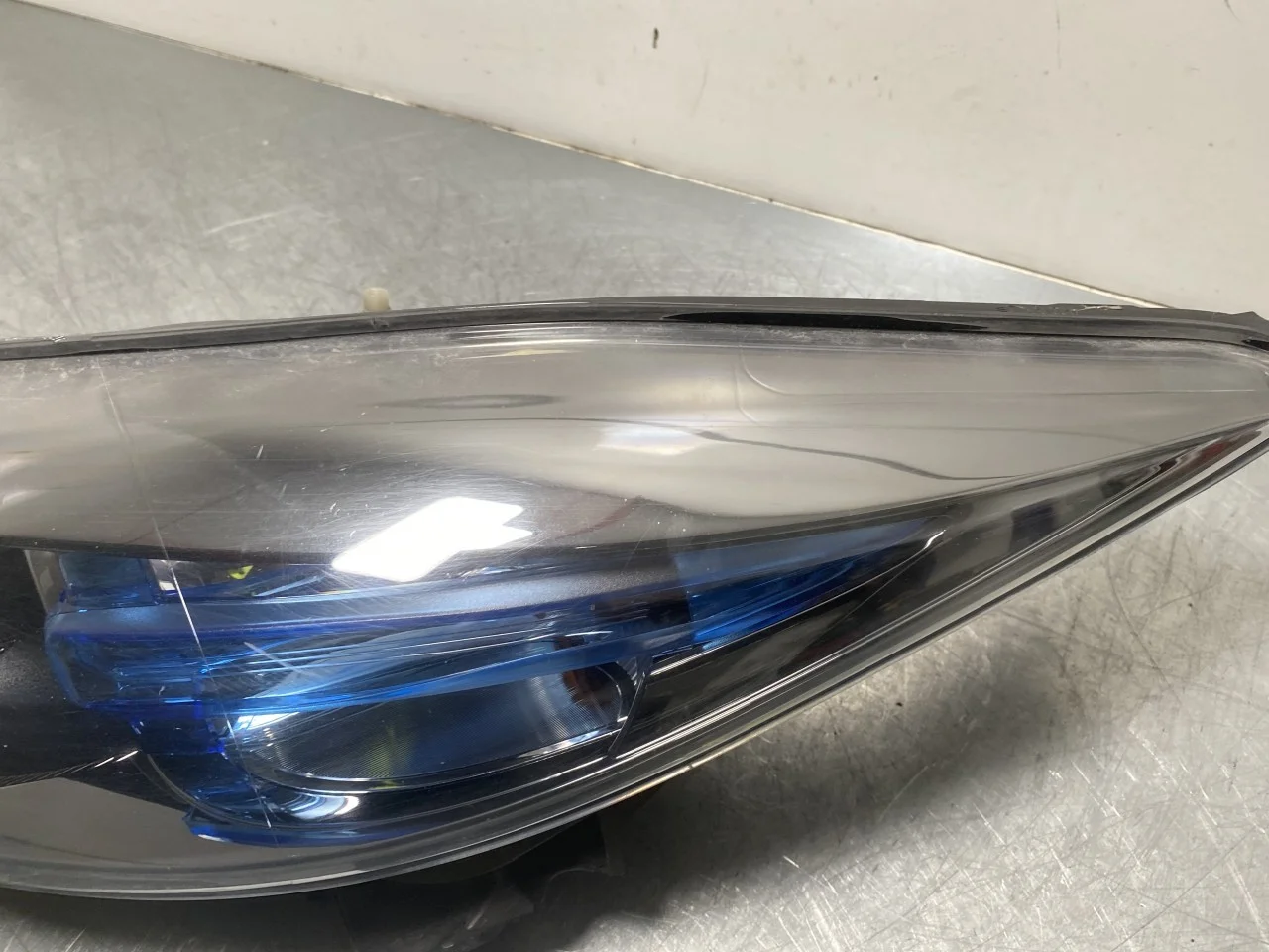 Renault ZOE/E- TECH 2013--> Left headlight view 2