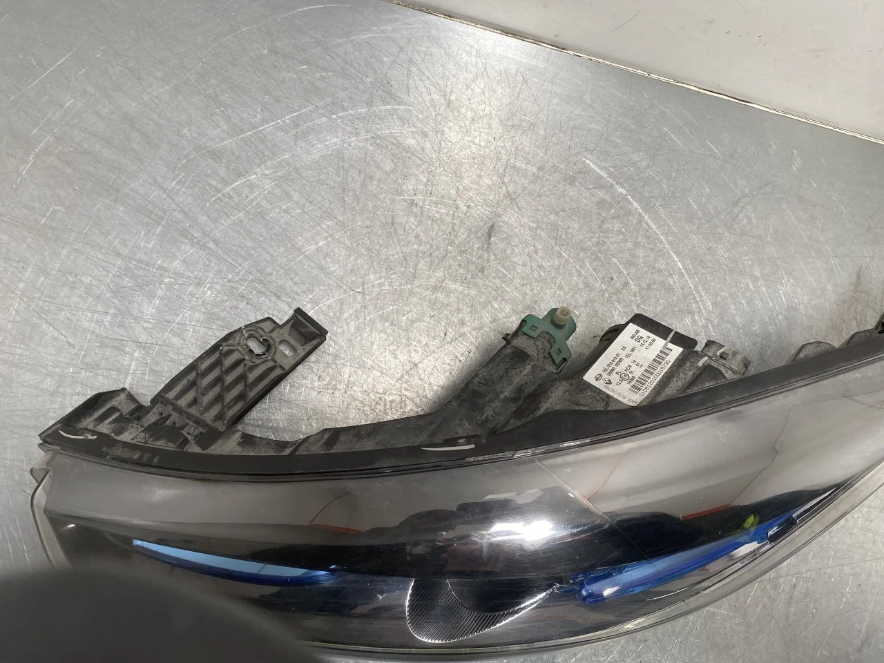 Renault ZOE/E- TECH 2013--> Left headlight view 3