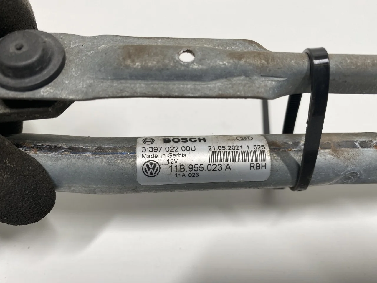 Volkswagen ID.4 2021- Windshield wiper linkage view 3