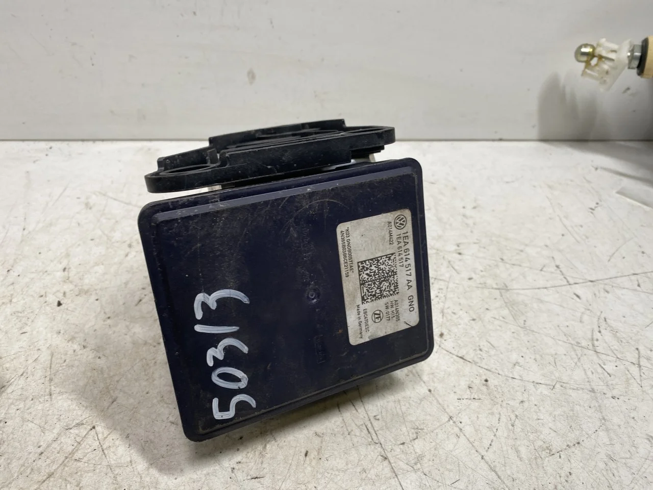 Volkswagen ID.4 2021- ABS hydraulic unit view 4