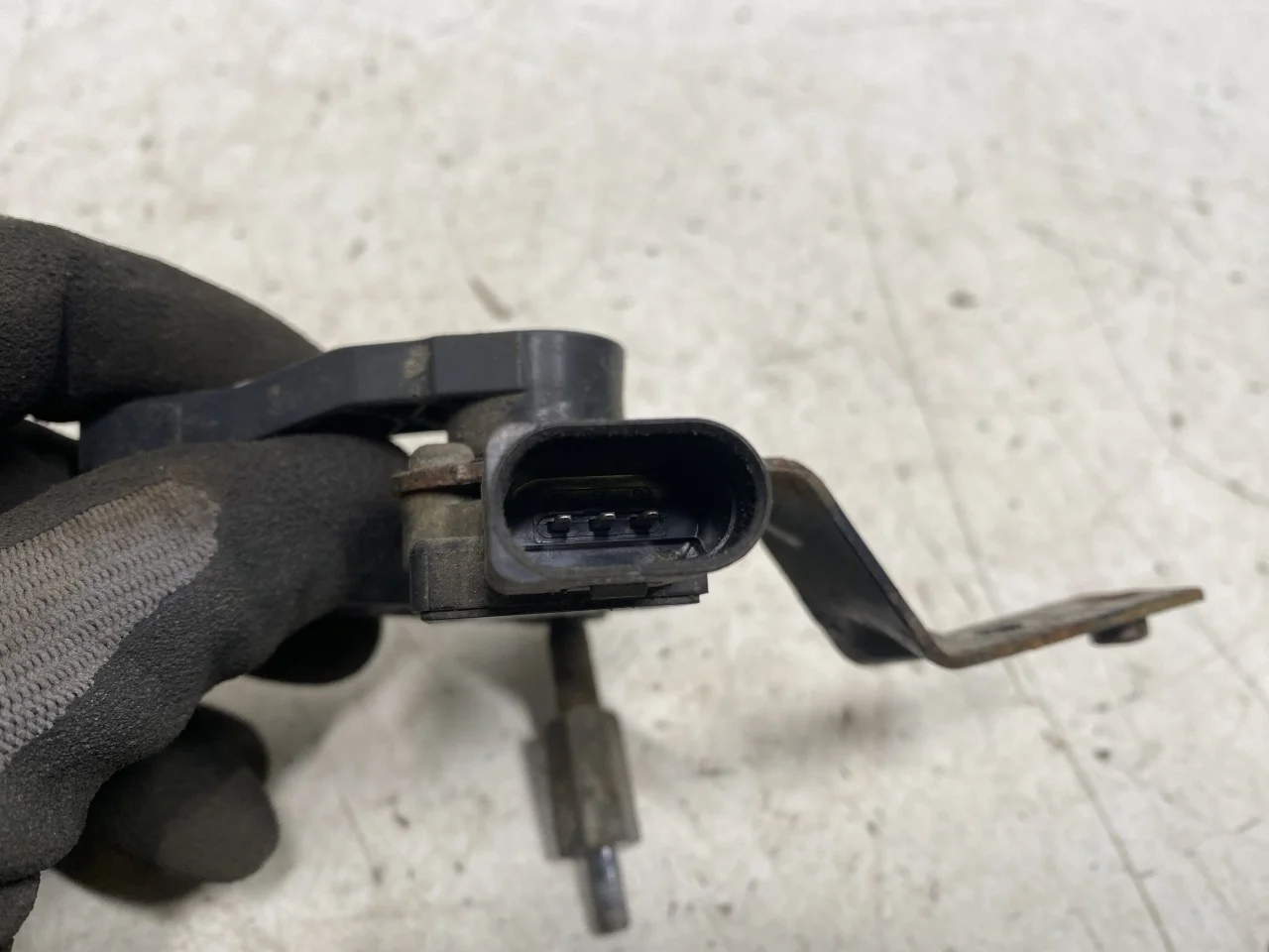 Volkswagen ID.4 2021- Senzor reglaj nivel / suspensie pneumatică vedere 3