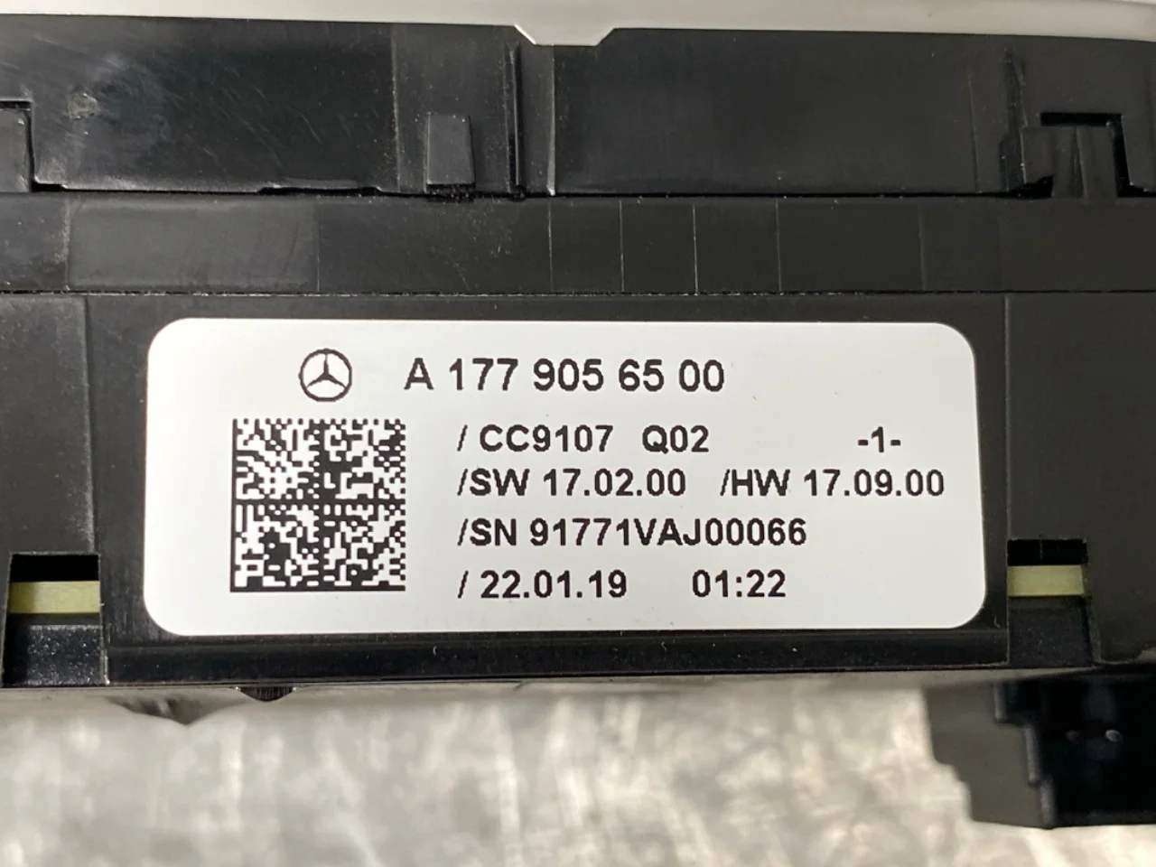 Mercedes EQA H243 2021- Egyéb kapcsolók nézet 3