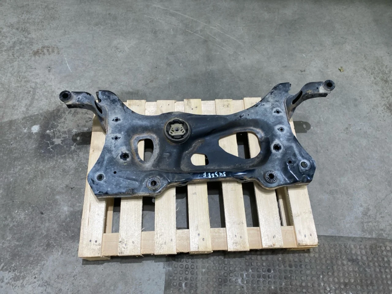 Mercedes EQA H243 2021- Front subframe view 4