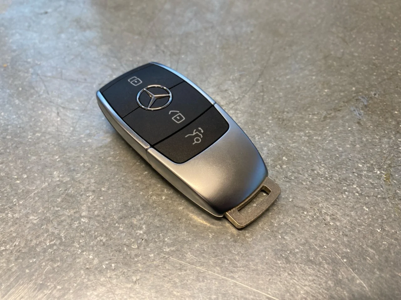 Mercedes EQA H243 2021- Távirányító, központi zár / riasztó