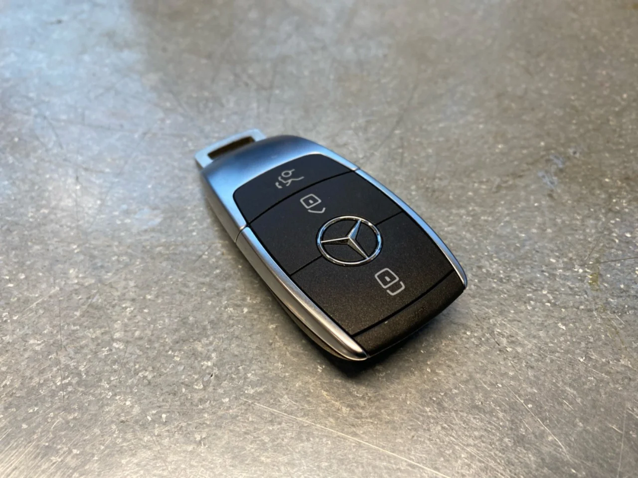 Mercedes EQA H243 2021- Távirányító, központi zár / riasztó nézet 2