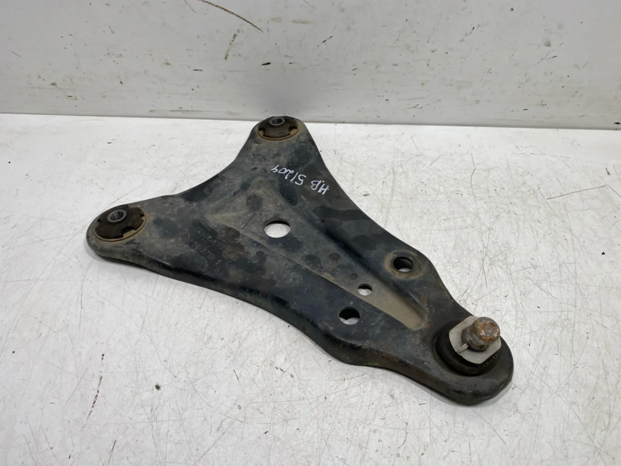 Renault TWIZY Control arm, rear right view 2