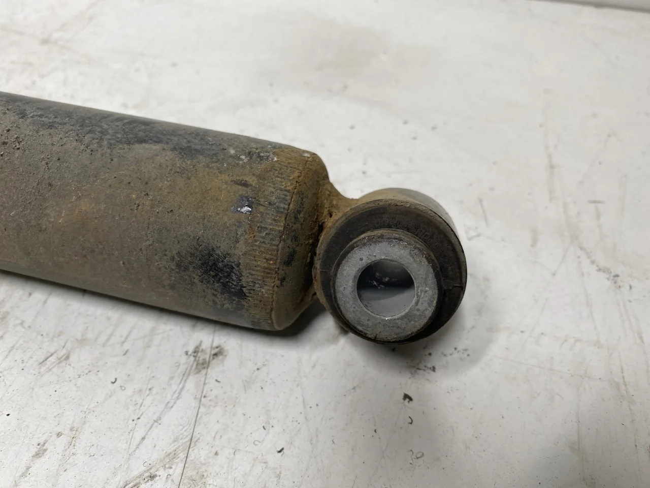 Mercedes EQC 2020- Shock absorber, rear view 2